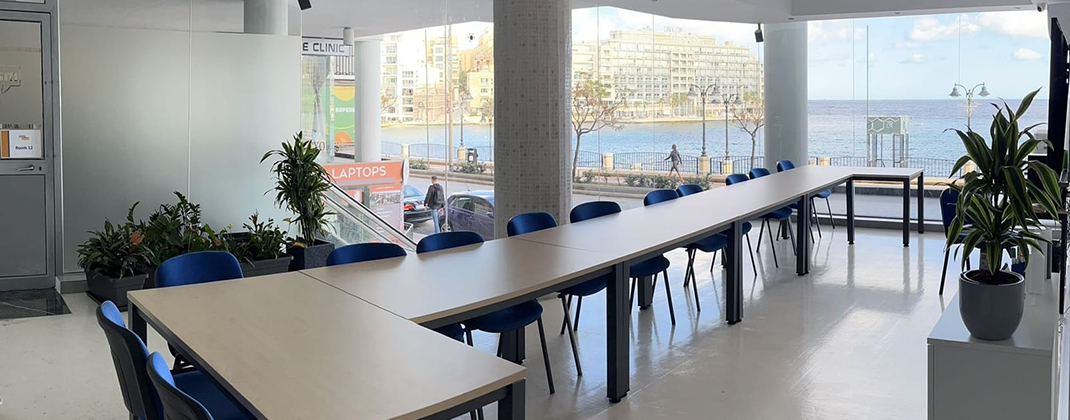 Učebne s výhľadom na more