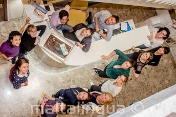 Torta v recepcii jazykovej školy