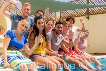 Náš tím tvrdo pracuje, aby sa študenti mohli z jazykového kurzu vyťažiť maximum.