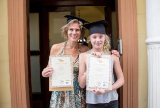 Matka a dieťa, ktorí obaja absolvovali jazykový kurz