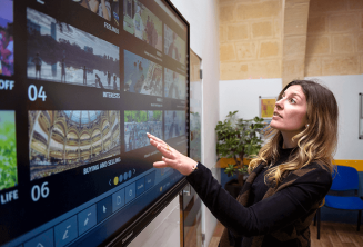 Priateľskí profesionálni učitelia